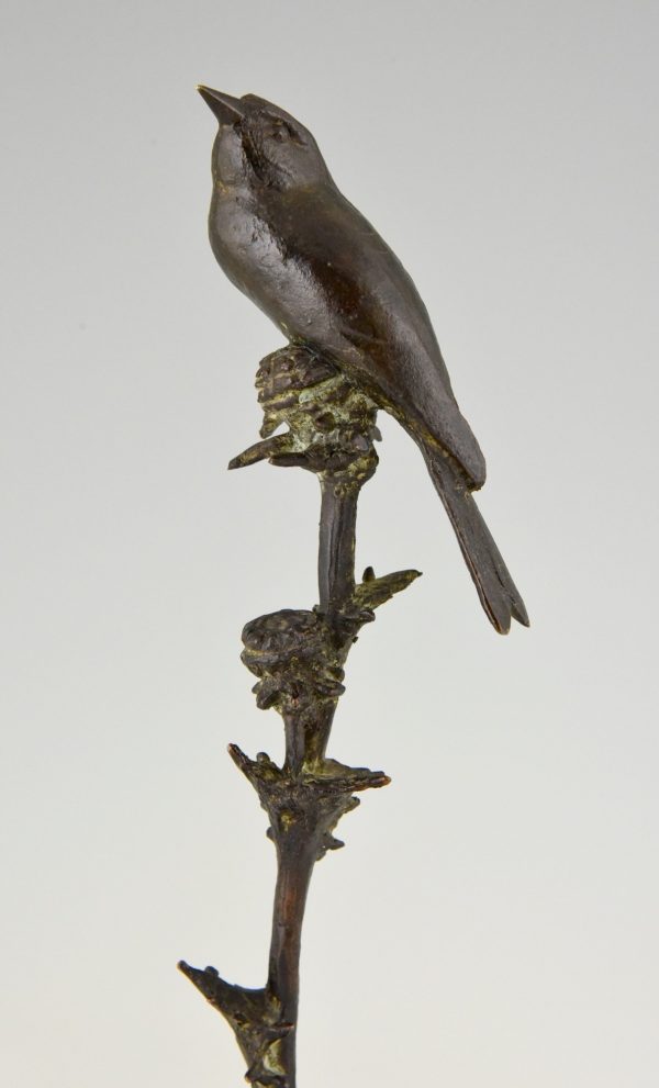 Sculpture en bronze Art Déco oiseau sur un chardon