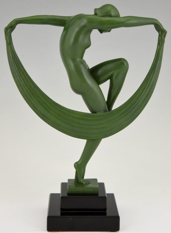 Art Deco sculpture nude scarf dancer Folie