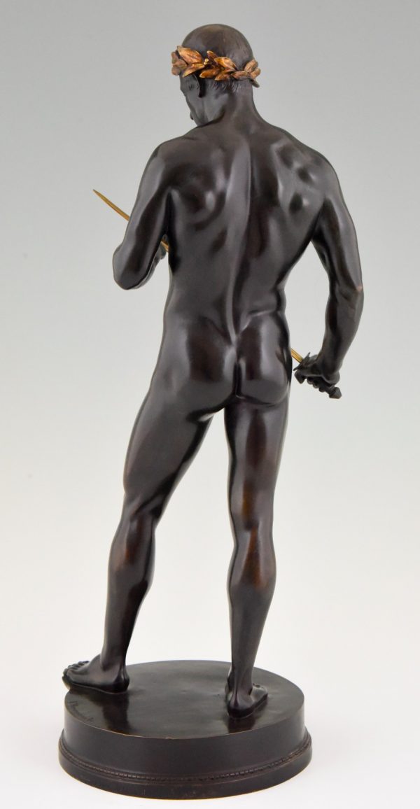 Bronzen beeld mannelijk naakt met zwaard en lauwerkrans