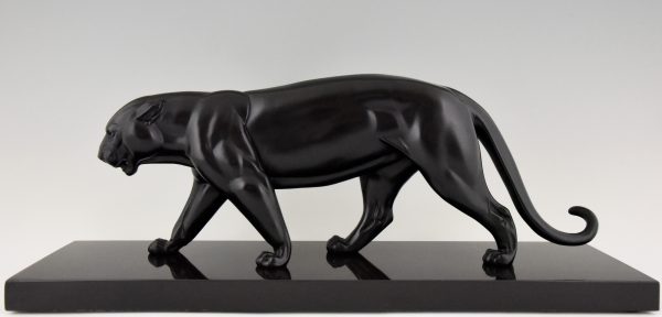 Art Deco sculpture of a black panther.