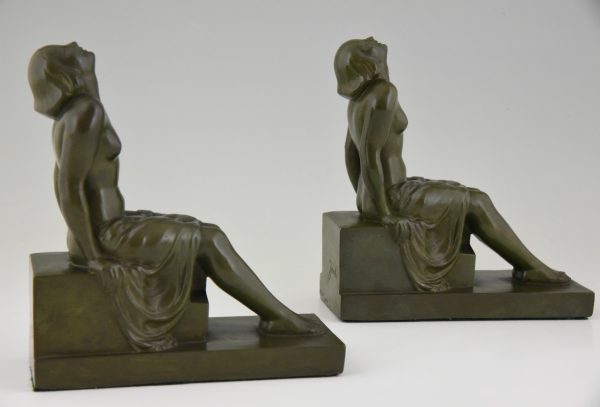 Französische Art Deco Buchstütze mit sitzende Frauenakt