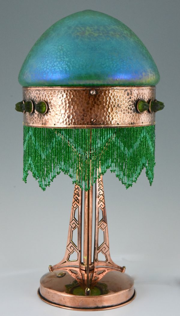 Jugendstil lamp in koper met kap in Loetz glas