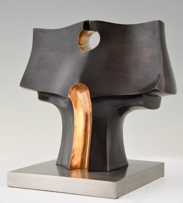 Modern abstract bronzen beeld