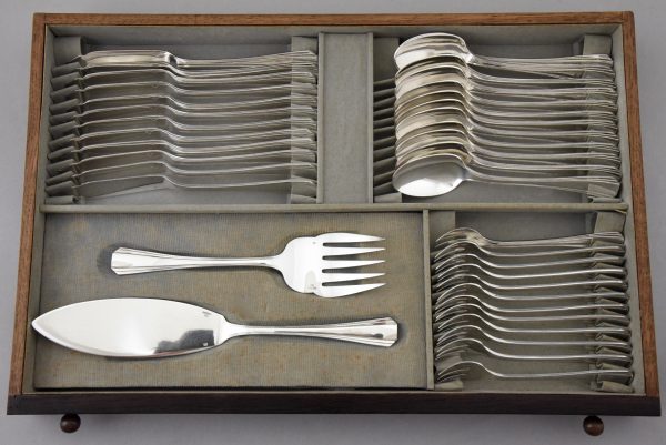 Boreal Art Deco 144 pc silvered flatware set in original case