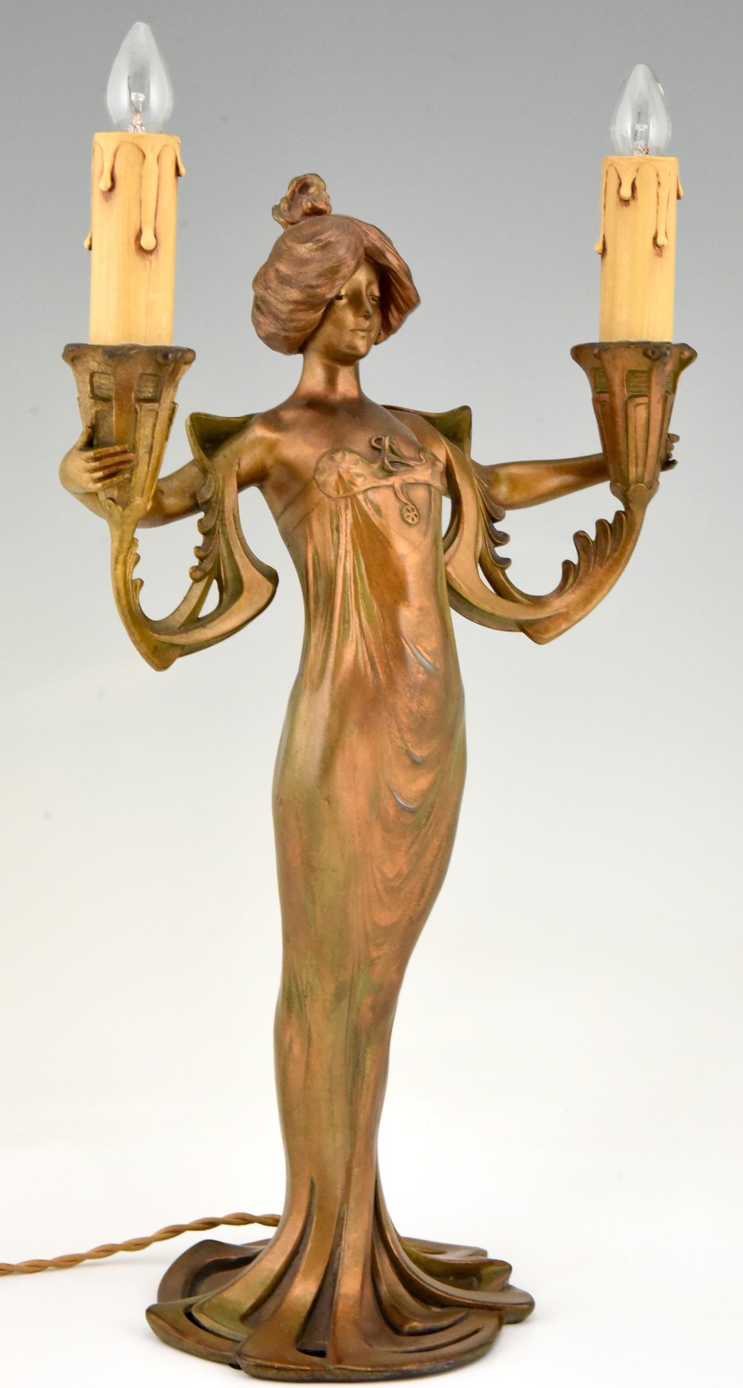Art Nouveau figural lamp lady with - Deconamic