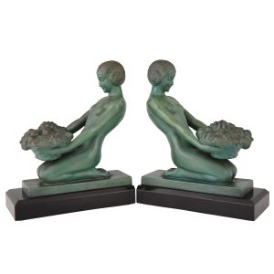 max-le-verrier-art-deco-bookends-kneeling-nudes-with-baskets-1111660-en-max