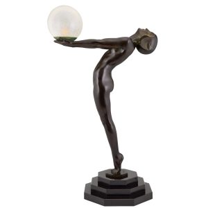 max-le-verrier-clarte-art-deco-style-lamp-nude-holding-a-globe-84-cm-33-inch-2574743-en-max