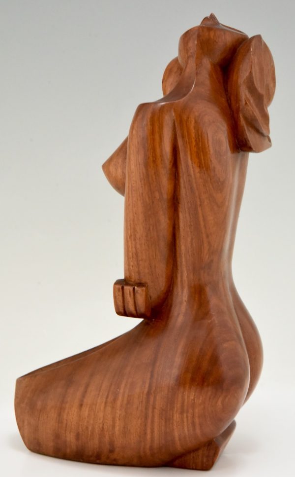Sculpture en bois Cubiste femme nue agenouillée