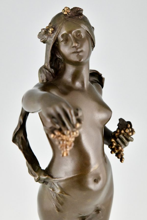 Les Raisins, Art Nouveau bronze sculpture nude with grapes