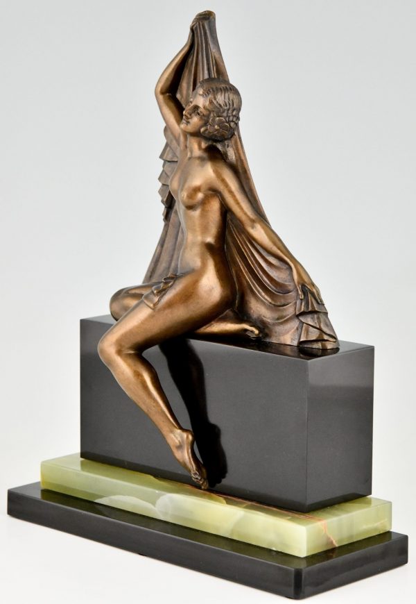 Art Deco bronzen sculptuur zittend naakt met sluier