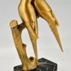 Art Deco Bronzeskulptur von zwei Sittichvögeln auf einem Ast