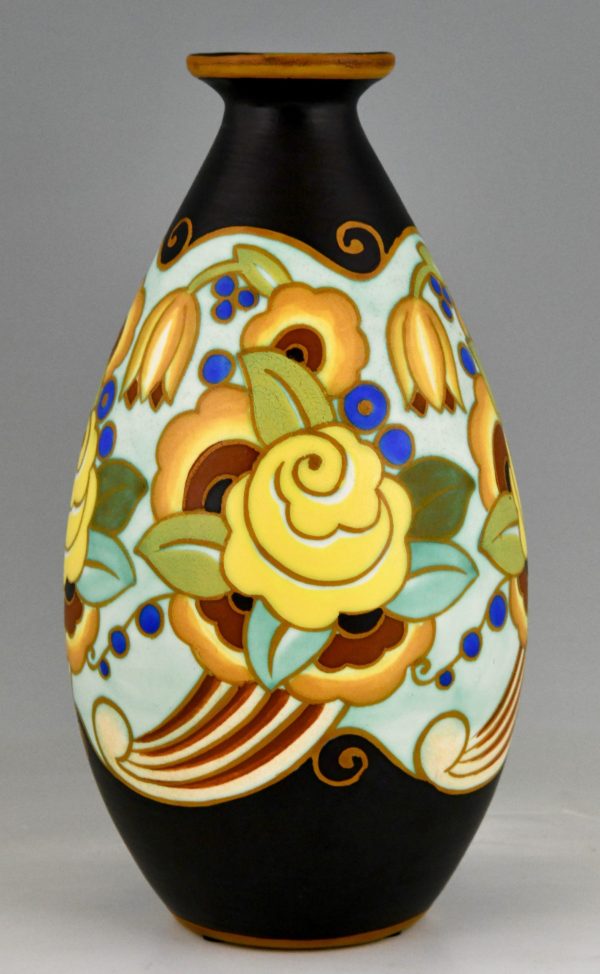 Vases en céramique Art Déco aux decor de fleurs.