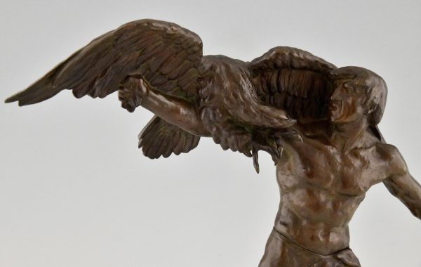 Sculpture en bronze Art Déco homme et aigle