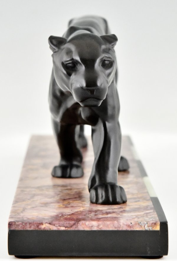 Art Deco sculpture of a panther.