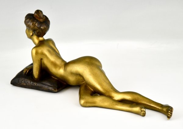 Erotische Jugendstil Bronzeskulptur liegender Akt auf einem Kissen