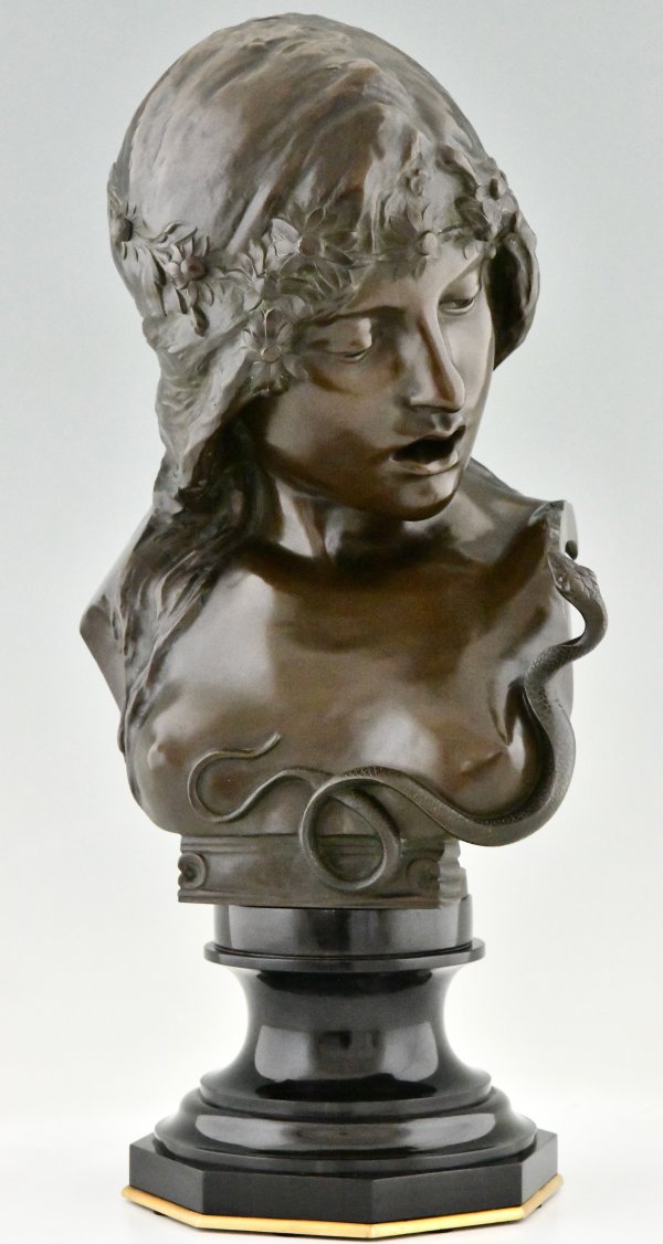 Cleopatra Art Nouveau bronze bust woman with snake H. 56 cm. - Deconamic