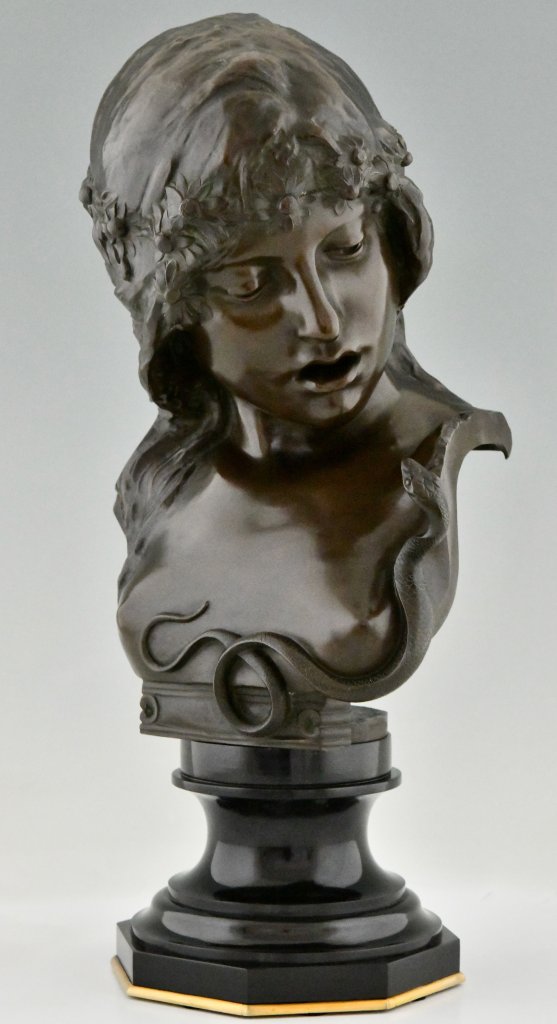 Cleopatra Art Nouveau bronze bust woman with snake H. 56 cm. - Deconamic